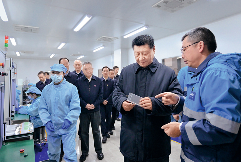 2024年3月18日至21日，中共中央总书记、国家主席、中央军委主席习近平在湖南考察。这是18日下午，习近平在中德合资企业巴斯夫杉杉电池材料有限公司考察。 新华社记者 谢环驰/摄